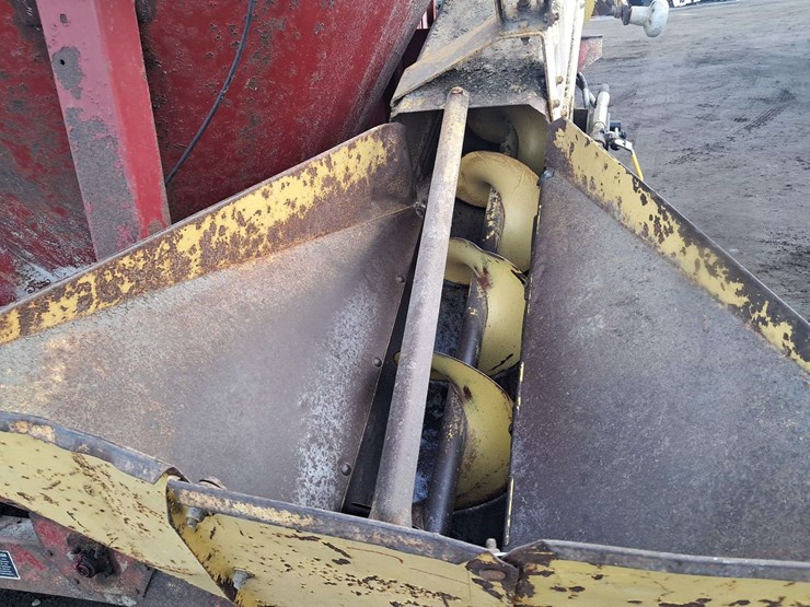 new-holland-355-image-4