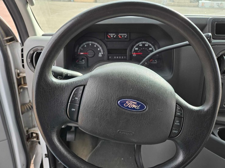 2012-ford-e350-image-11