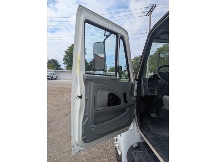 2005-international-durastar-4300-image-24