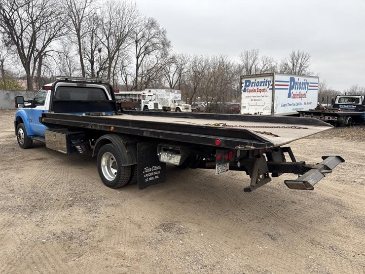 ford-f550-xlt-image-3