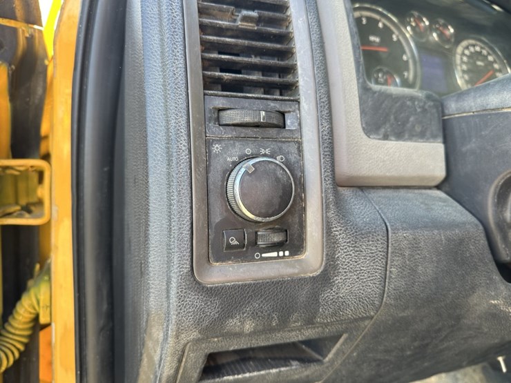 2012-dodge-ram-2500-image-33