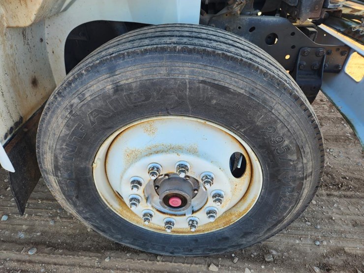 international-8100-image-67