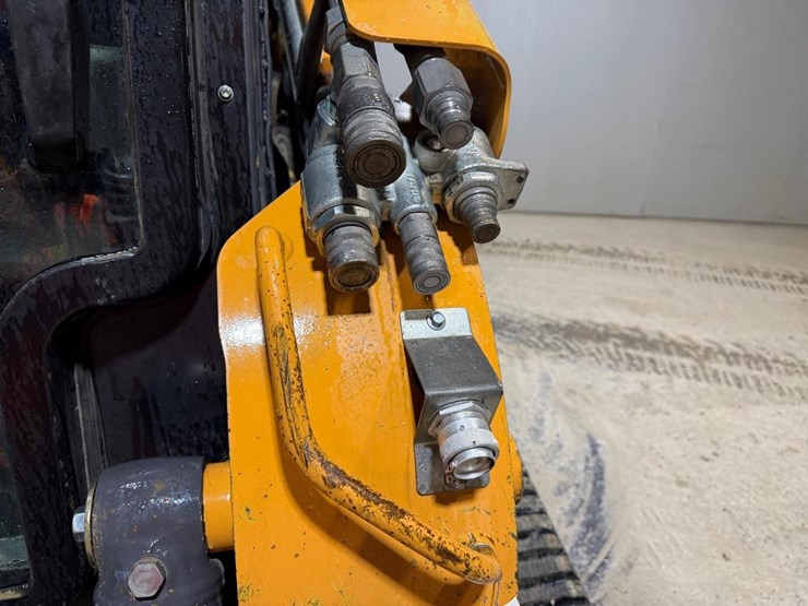 2022-case-tv450b-image-11