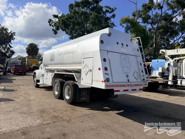 peterbilt-330-image-6