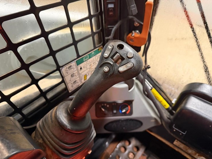 2021-bobcat-t595-image-26