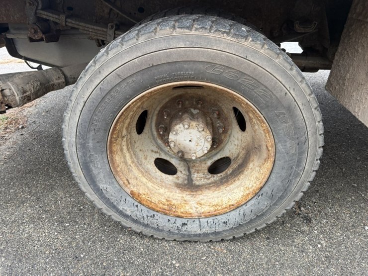 2012-ford-f550-image-41