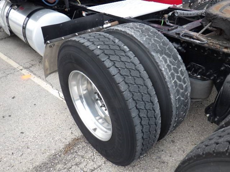 freightliner-cascadia-126-image-15