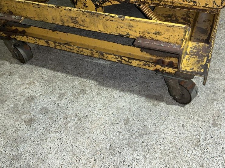 #606-•-wheeled-self-dumping-hopper-image-5