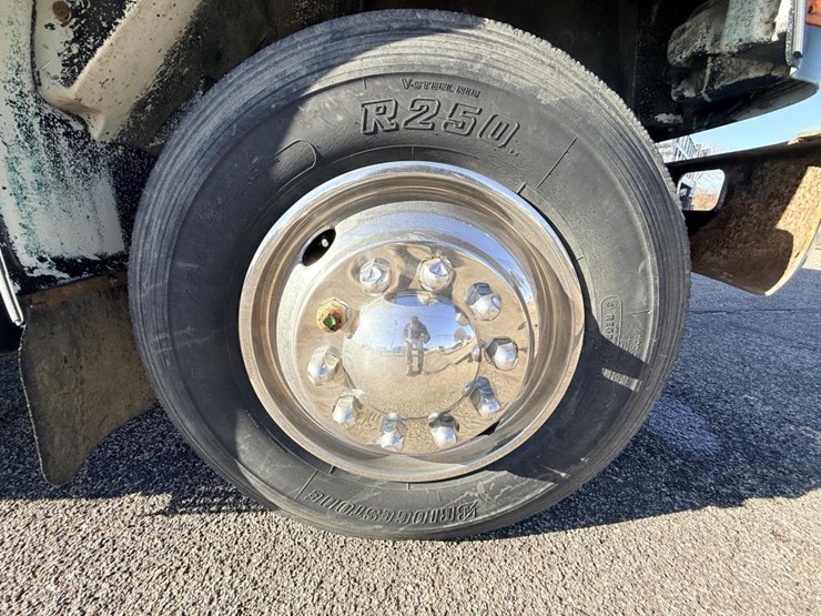 international-4700-image-76