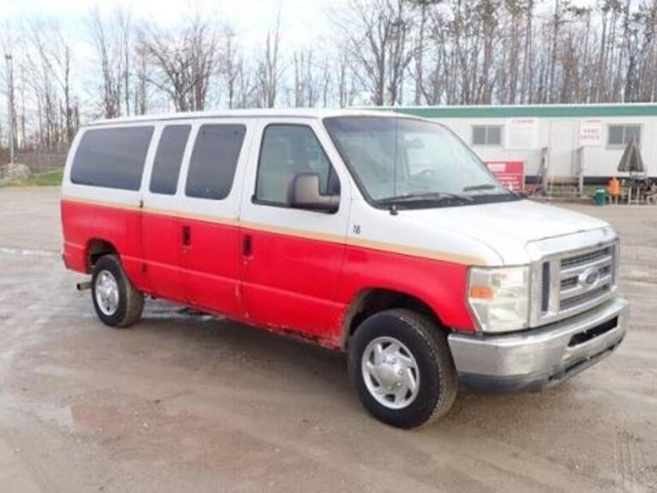 2010-ford-e350-xlt-image-3