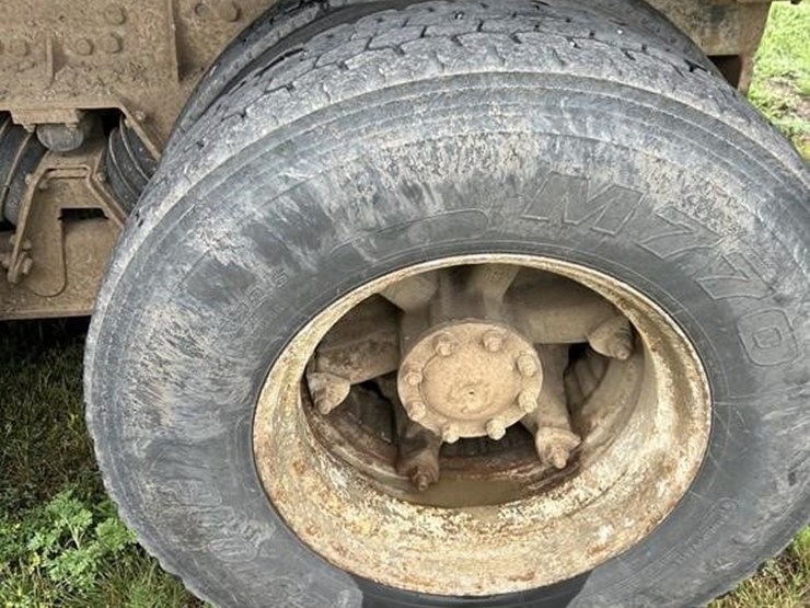 1997-ford-lt8000-image-16