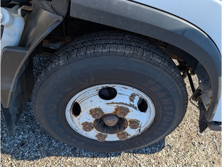 2015-isuzu-npr-image-6