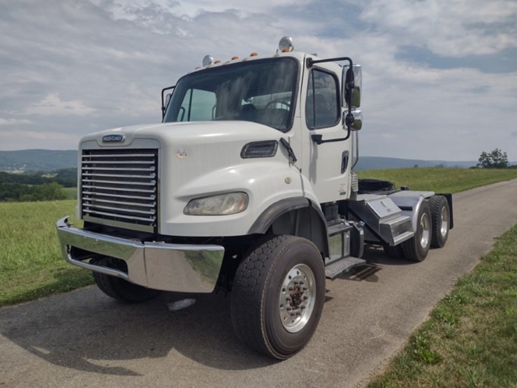 freightliner-m2-106-image-40