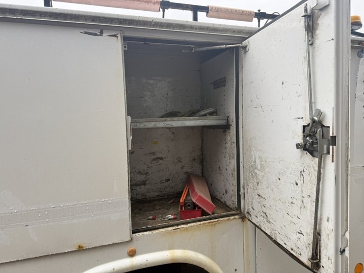 2011-ford-f550-image-24