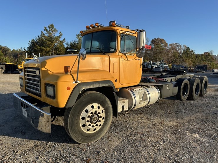 1996-mack-rd688s-image-1