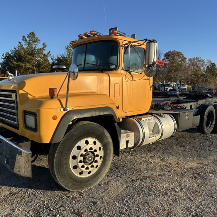 1996 MACK RD688S