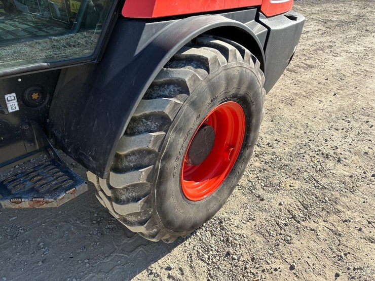 2022-kubota-r640-image-16