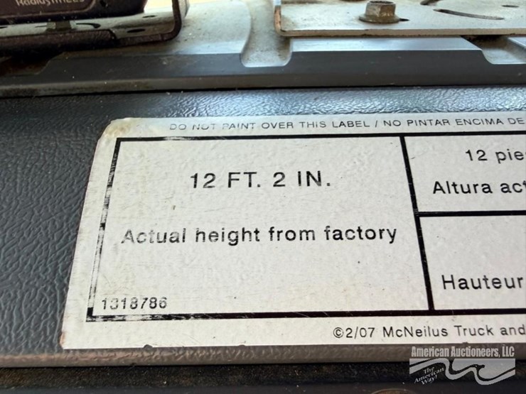 2011-mack-gu812-garbage-truck-image-9