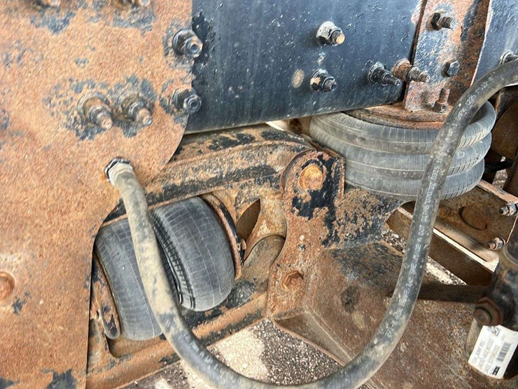 2018-mack-gu-granite-6-axle-dump-truck-image-29