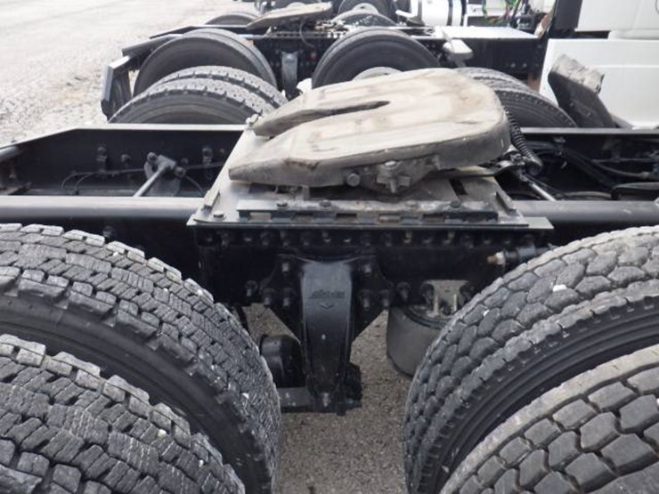 2020-freightliner-cascadia-126-image-6