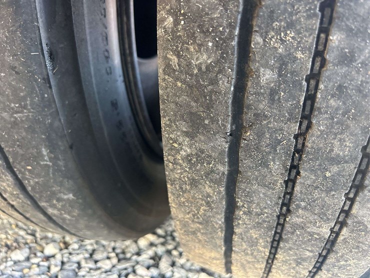 2006-freightliner-mt55-image-12