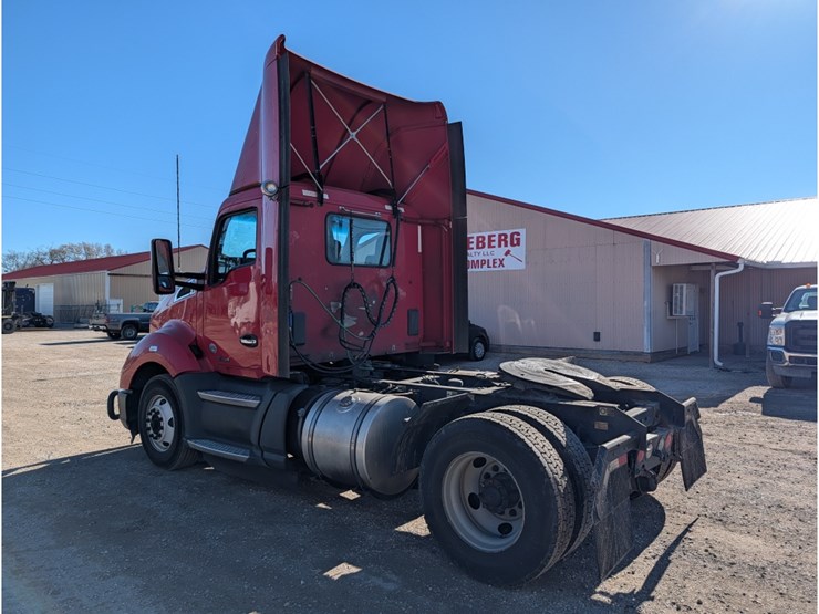 2019-kenworth-t680-image-8