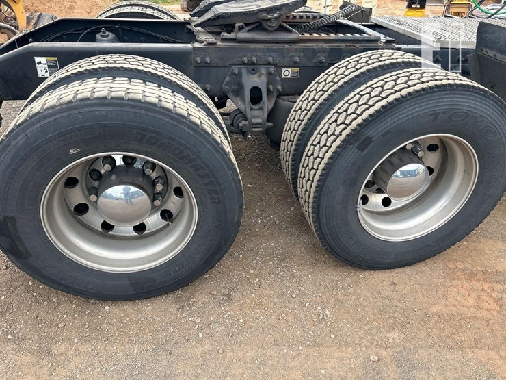 peterbilt-579-image-27