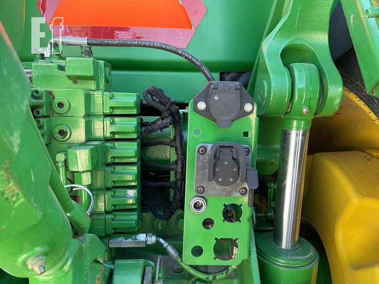 john-deere-8335r-image-28