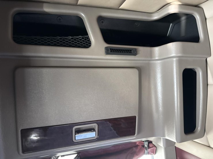 2012-peterbilt-389-image-90