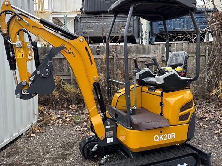 new-cfg-industrial-co-mini-excavator-model-qk20r-image-1