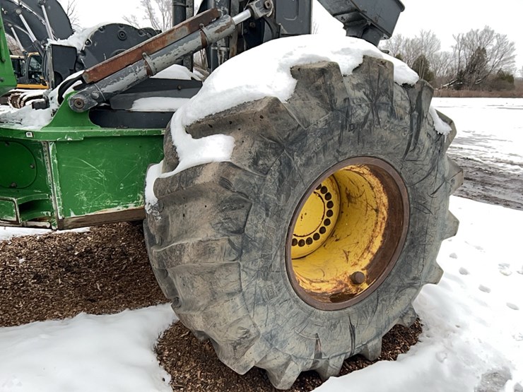 2016-deere-648l-image-15