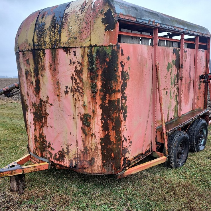 Livestock trailer, tandem