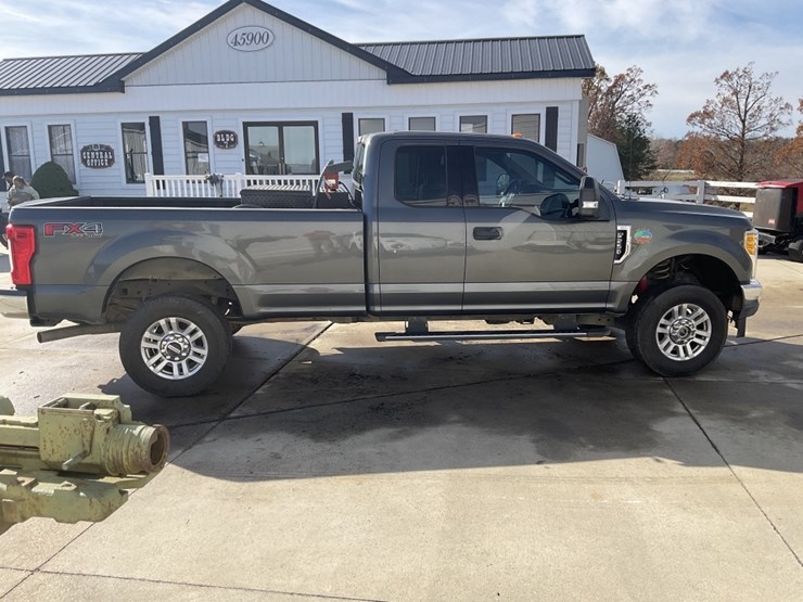 2016-ford-f250-xlt-image-3