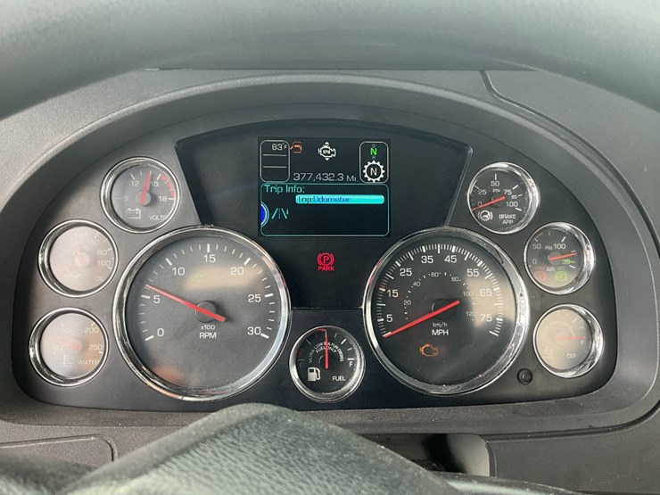 2020-kenworth-t680-image-21