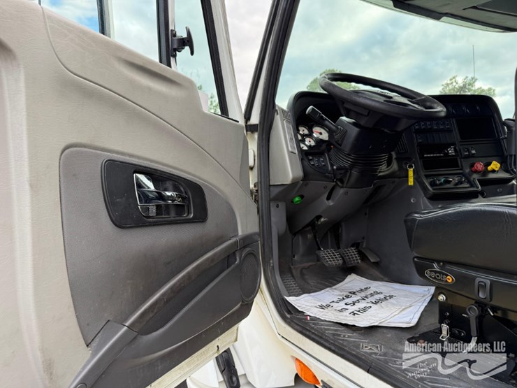 2017-international-prostar-image-12