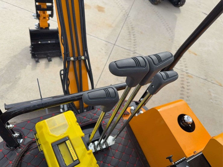 2025-miva-va15j-mini-excavator-image-15