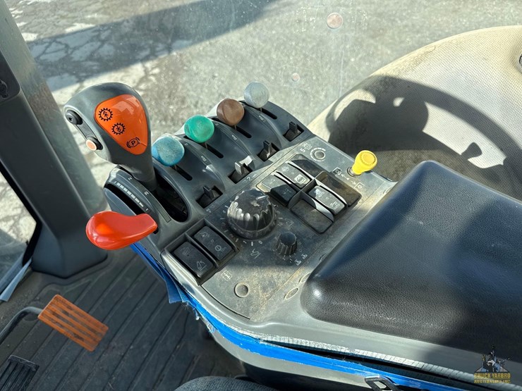 new-holland-tg215-image-26