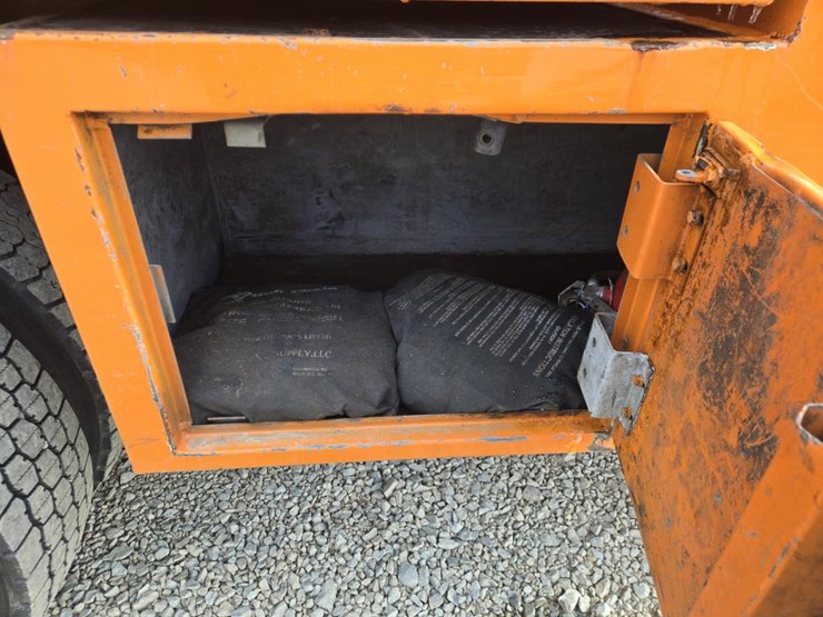 2015-ford-f650-image-21