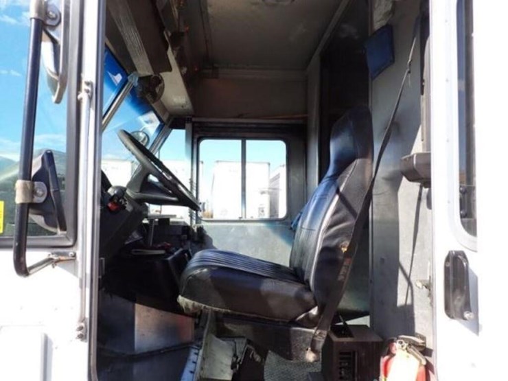 2012-freightliner-mt55-image-27