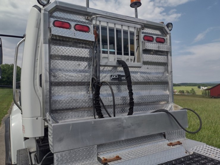 freightliner-m2-106-image-32