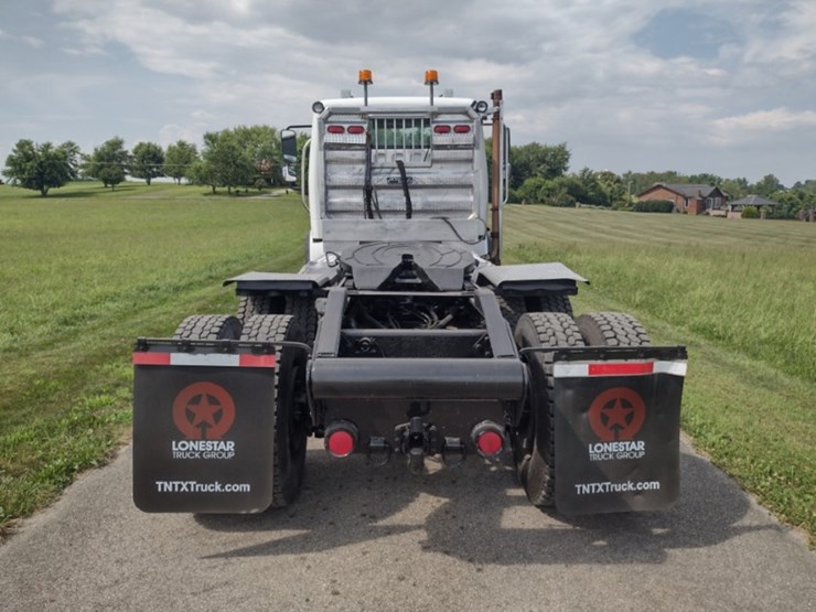 freightliner-m2-106-image-4