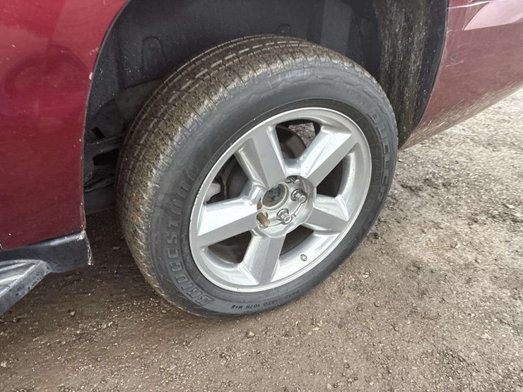 2008-chevrolet-suburban-image-7