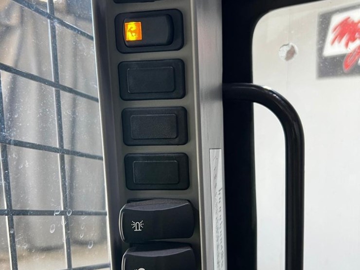 2021-case-sr270b-image-24