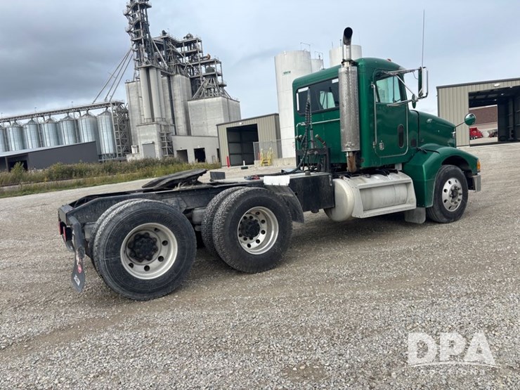 peterbilt-385-image-18