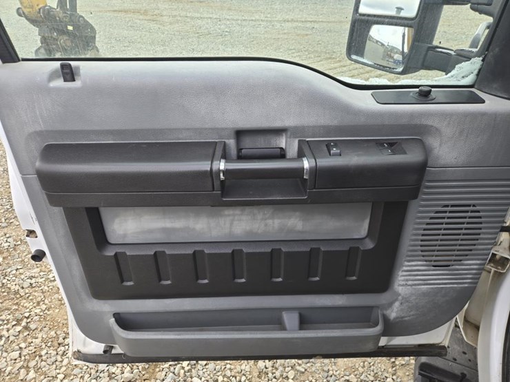 2011-ford-f350-image-32