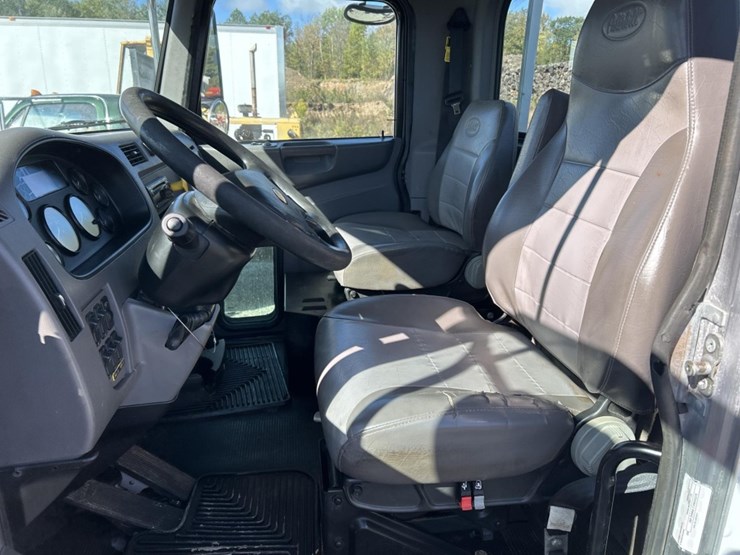 2017-peterbilt-337-image-94