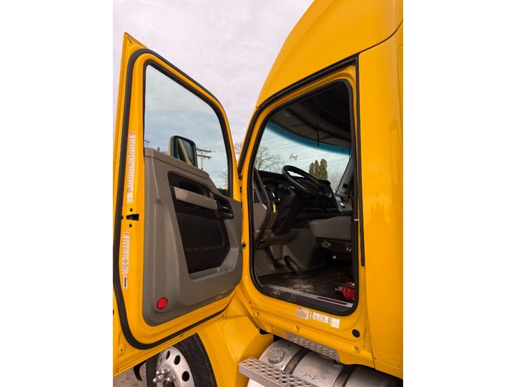 2020-kenworth-t680-image-19