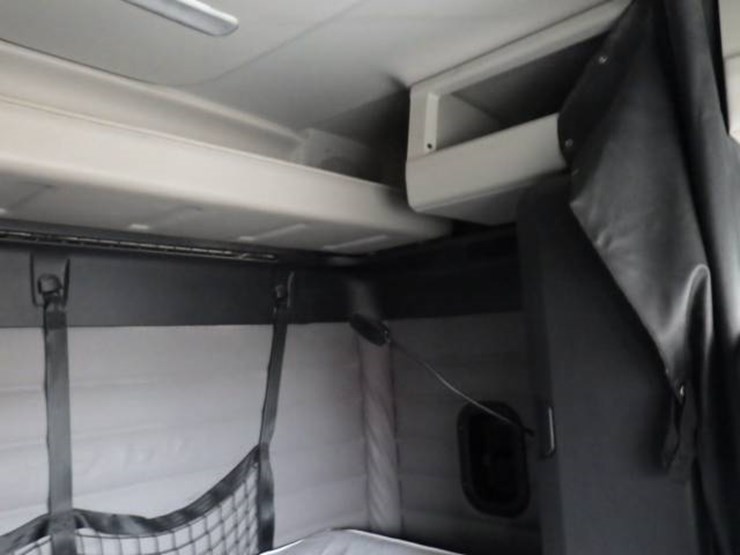 freightliner-cascadia-126-image-6