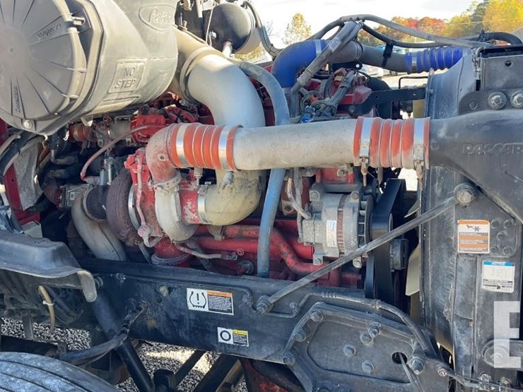 2012-peterbilt-587-image-30