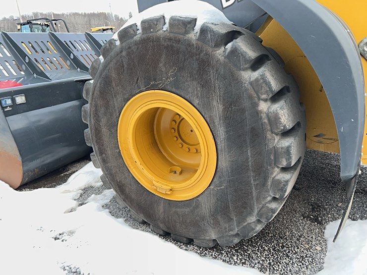 2021-deere-644k-image-14